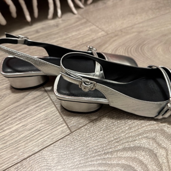 Lisa Says Gah Mackie Silver Heels - Picture 5 of 5